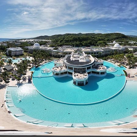 The Signature Level At Grand Palladium Lady Hamilton Resort & Spa Лусея Екстериор снимка