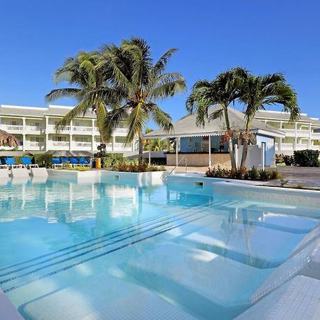 The Signature Level At Grand Palladium Lady Hamilton Resort & Spa Лусея Екстериор снимка