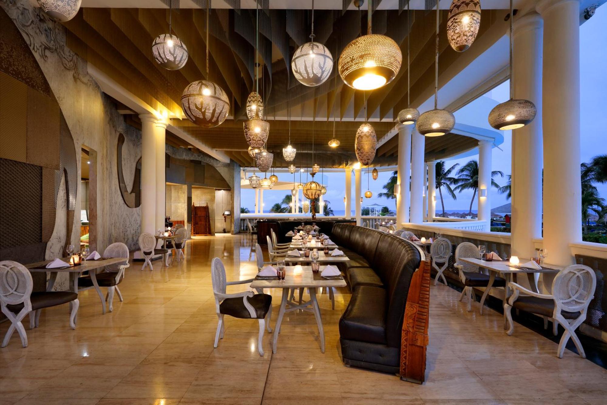 The Signature Level At Grand Palladium Lady Hamilton Resort & Spa Лусея Екстериор снимка