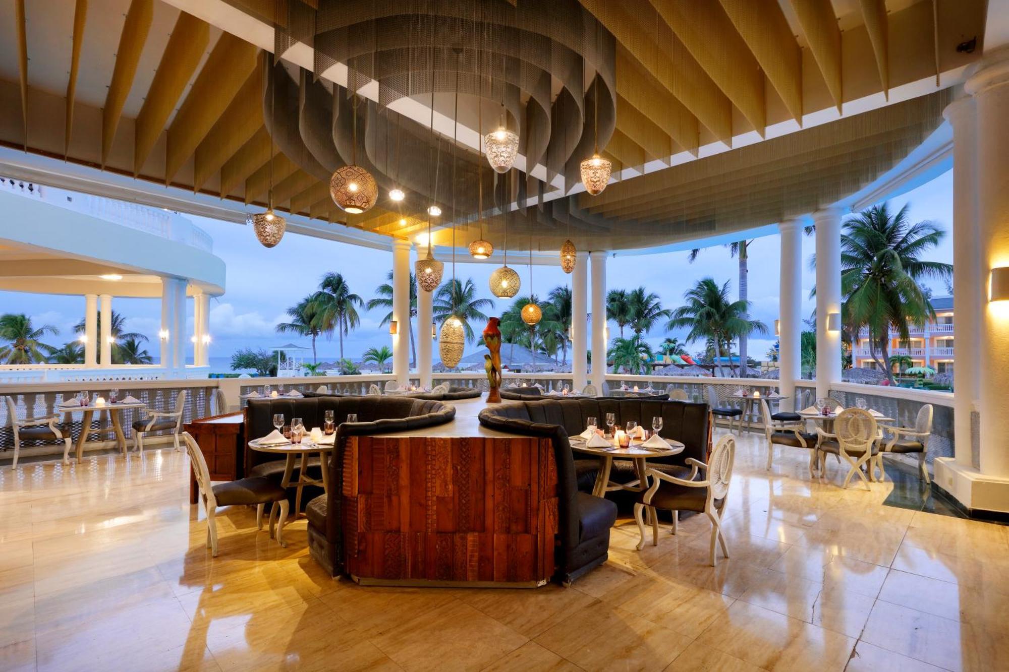 The Signature Level At Grand Palladium Lady Hamilton Resort & Spa Лусея Екстериор снимка