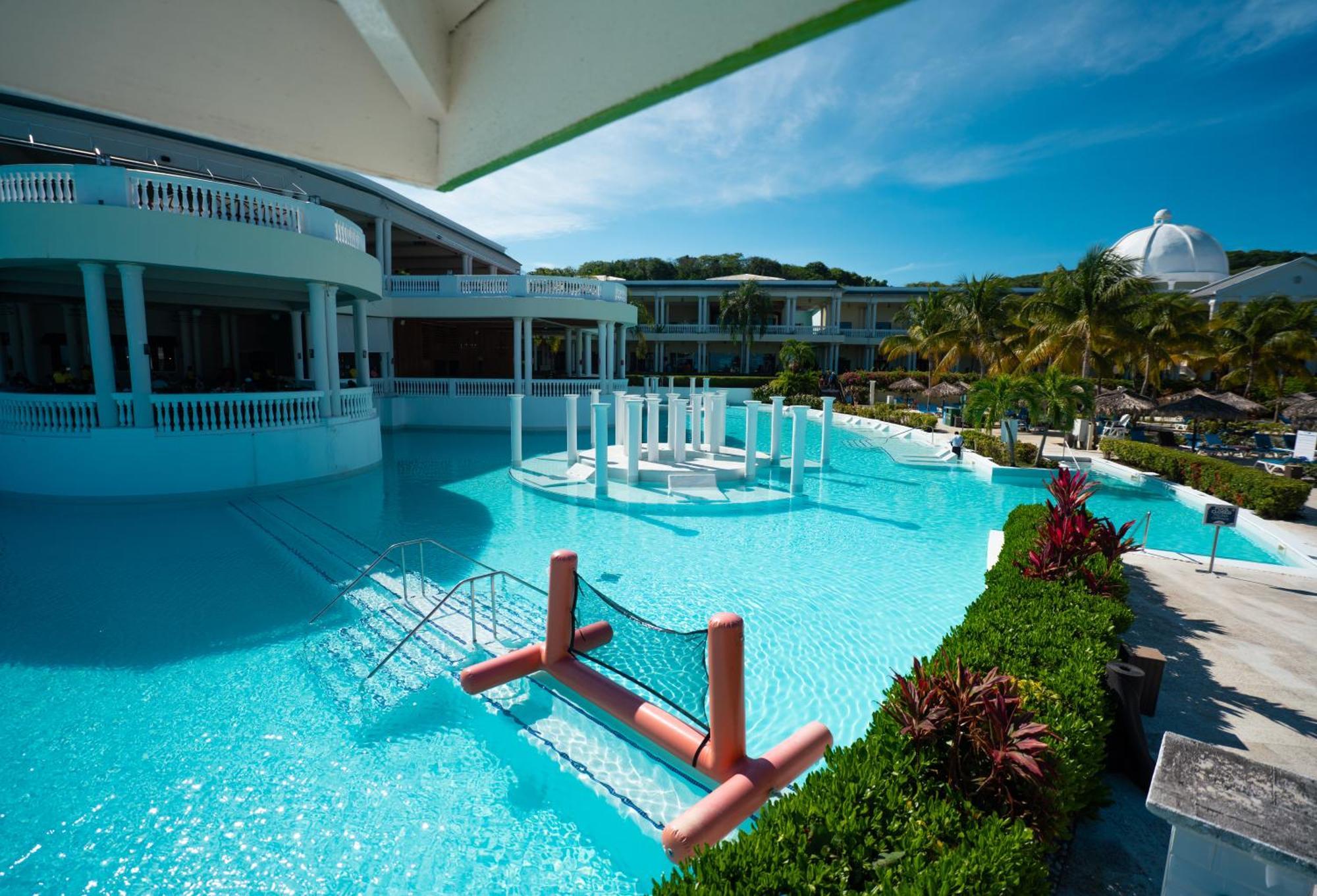 The Signature Level At Grand Palladium Lady Hamilton Resort & Spa Лусея Екстериор снимка