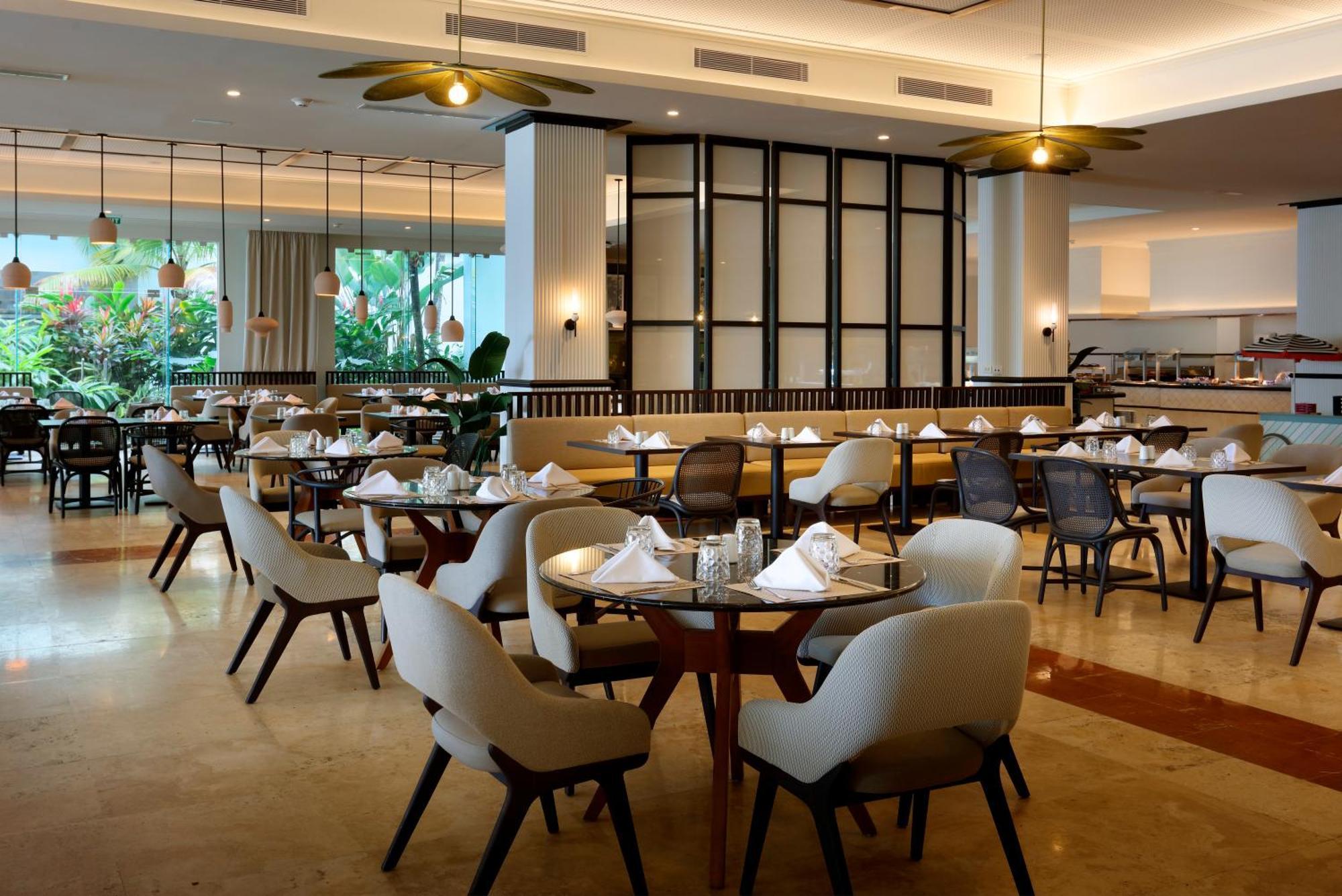 The Signature Level At Grand Palladium Lady Hamilton Resort & Spa Лусея Екстериор снимка