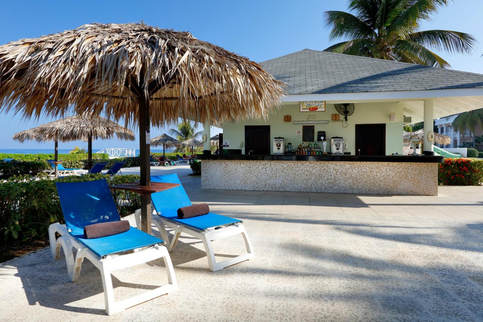 The Signature Level At Grand Palladium Lady Hamilton Resort & Spa Лусея Екстериор снимка