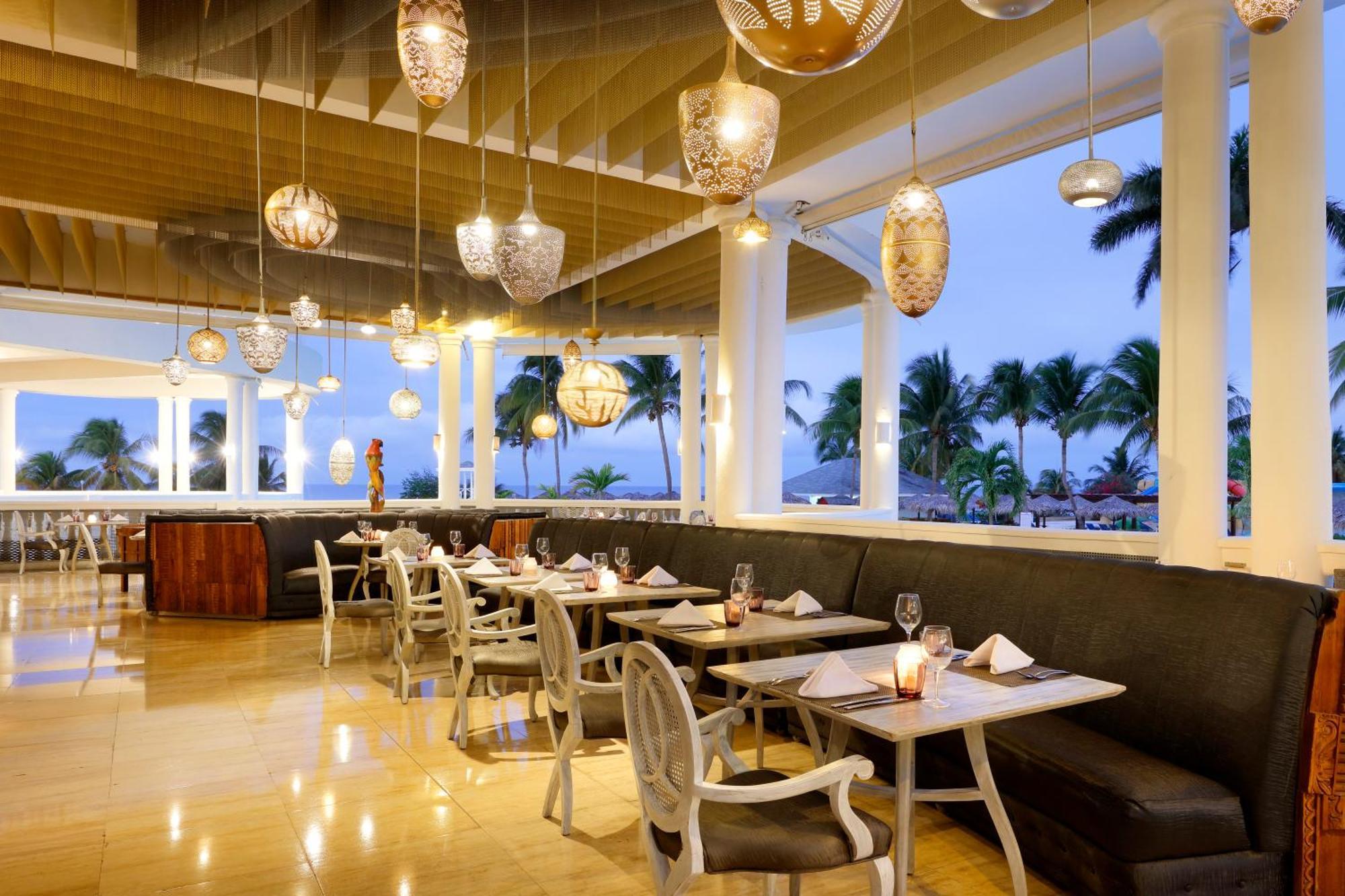 The Signature Level At Grand Palladium Lady Hamilton Resort & Spa Лусея Екстериор снимка