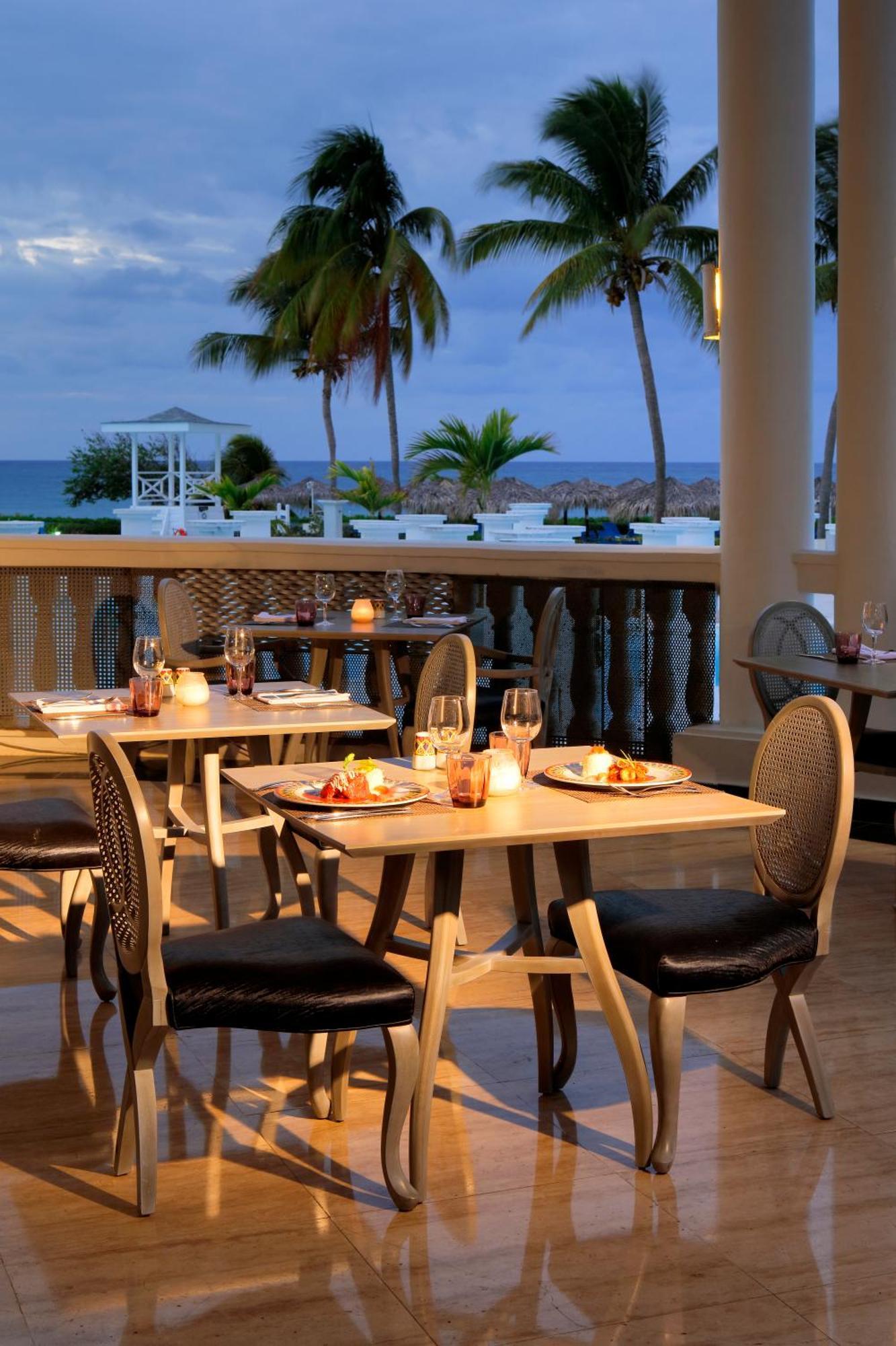 The Signature Level At Grand Palladium Lady Hamilton Resort & Spa Лусея Екстериор снимка