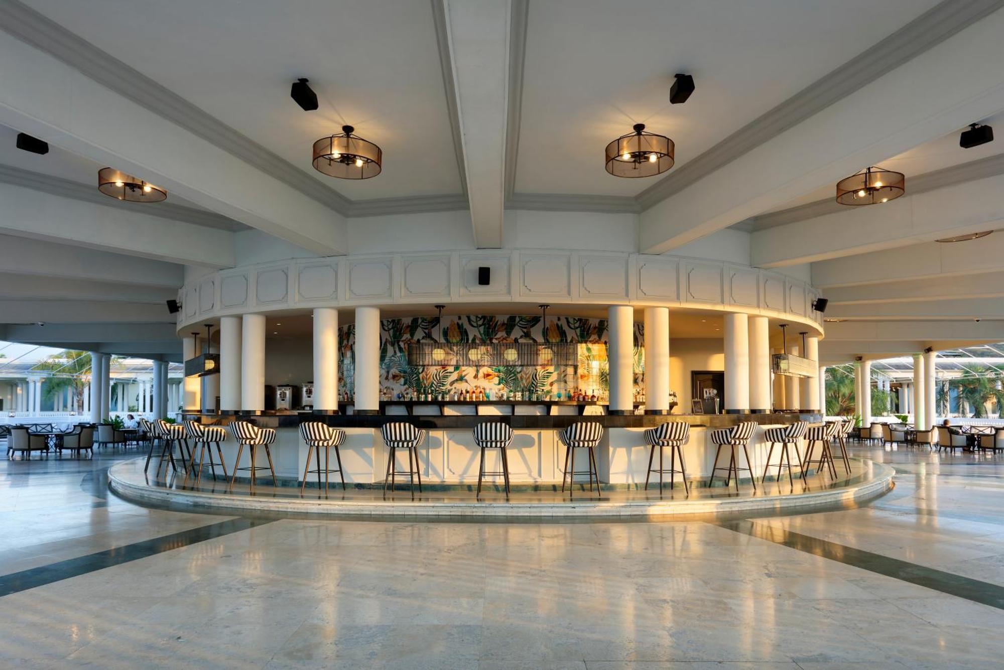 The Signature Level At Grand Palladium Lady Hamilton Resort & Spa Лусея Екстериор снимка