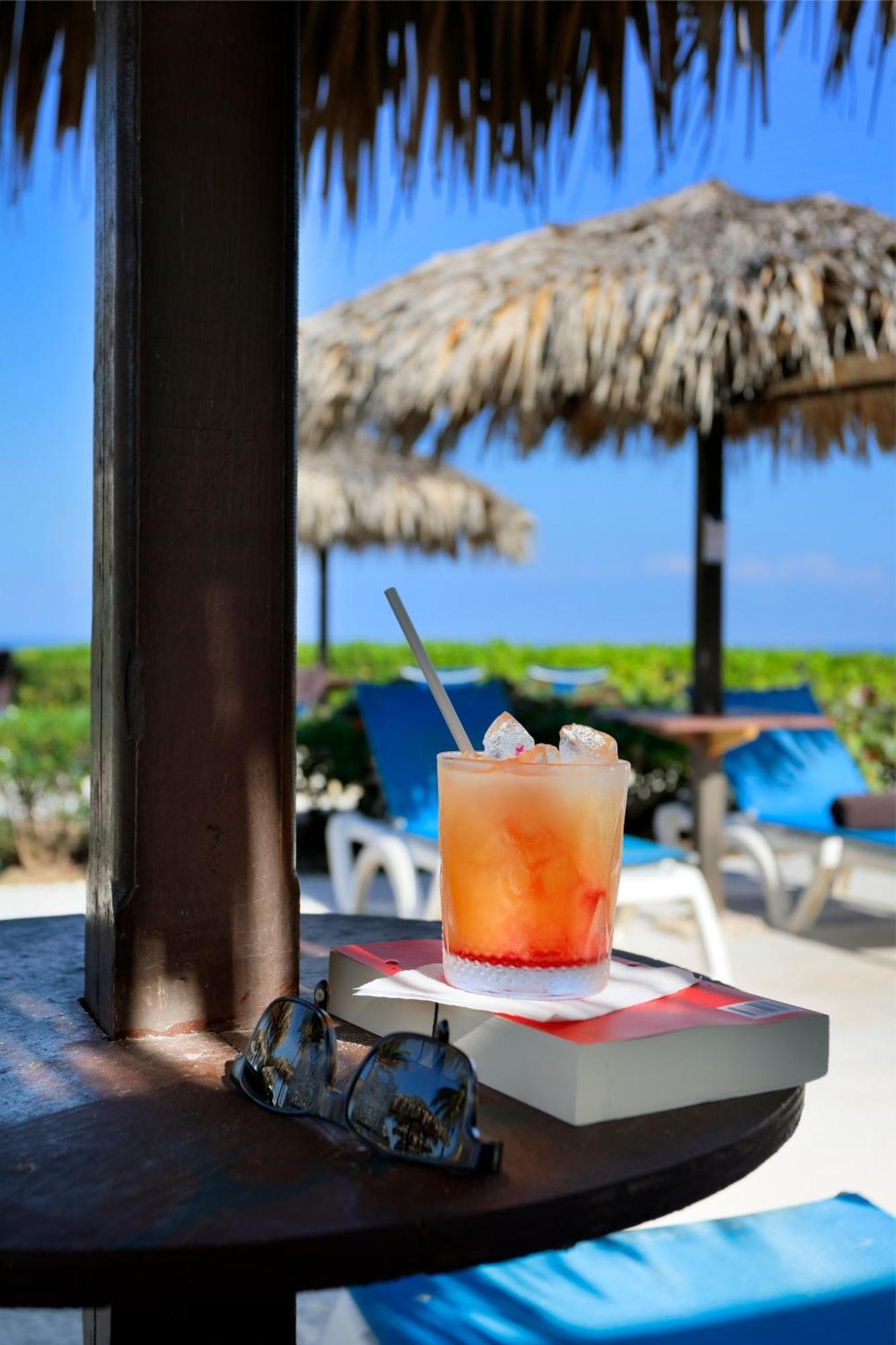 The Signature Level At Grand Palladium Lady Hamilton Resort & Spa Лусея Екстериор снимка