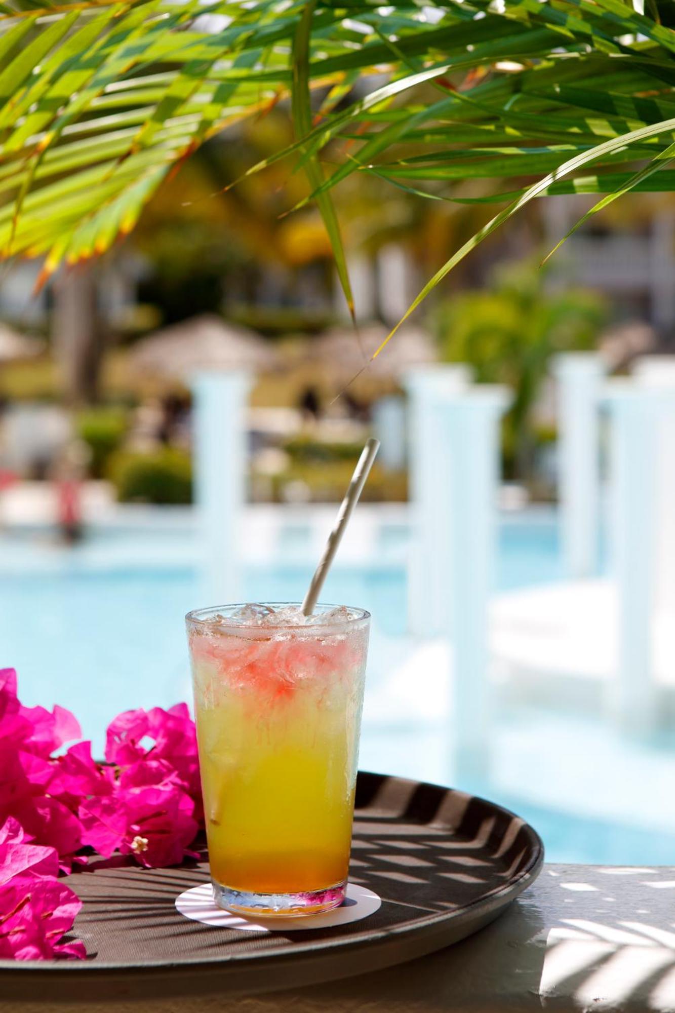The Signature Level At Grand Palladium Lady Hamilton Resort & Spa Лусея Екстериор снимка