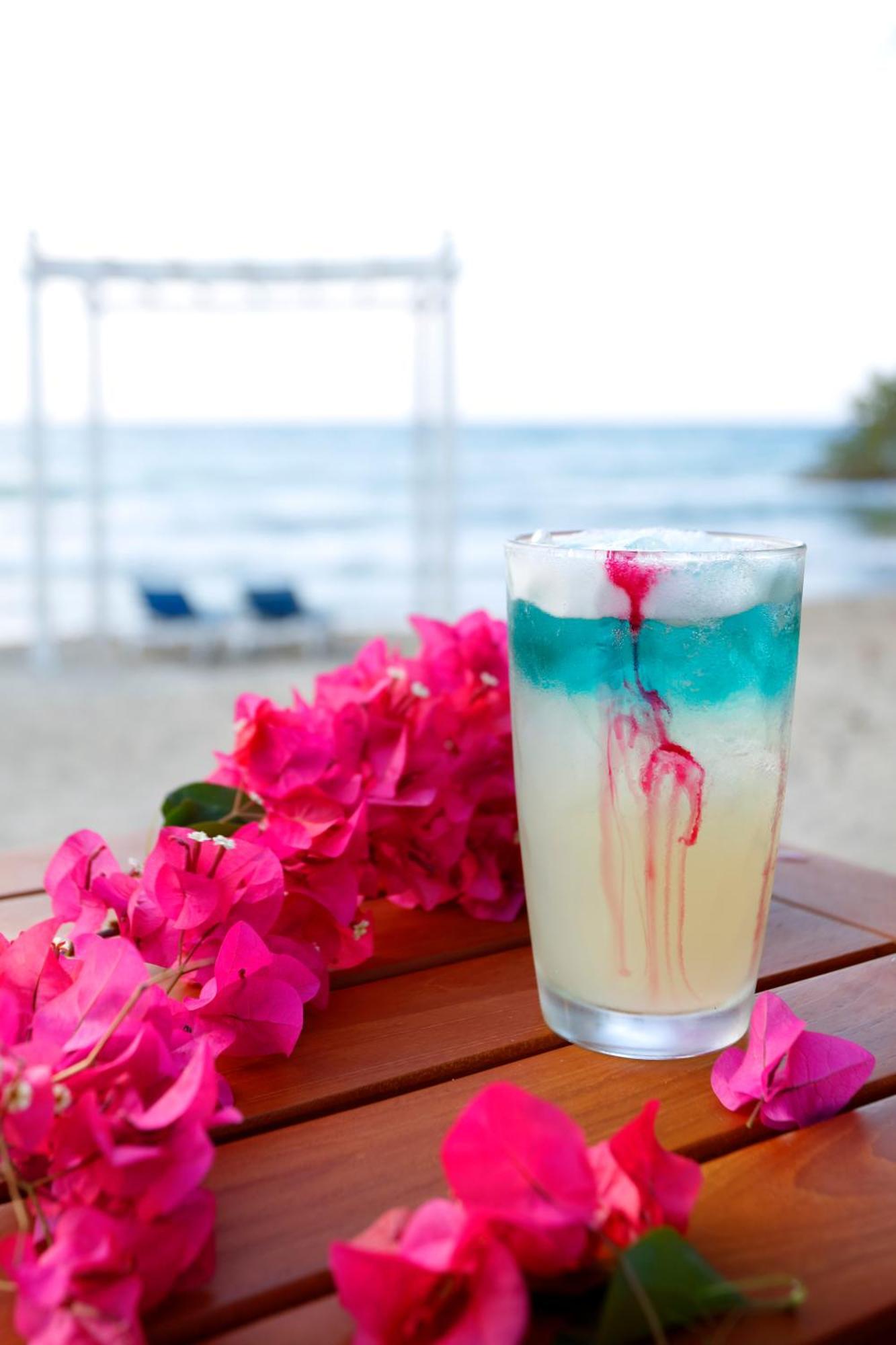 The Signature Level At Grand Palladium Lady Hamilton Resort & Spa Лусея Екстериор снимка
