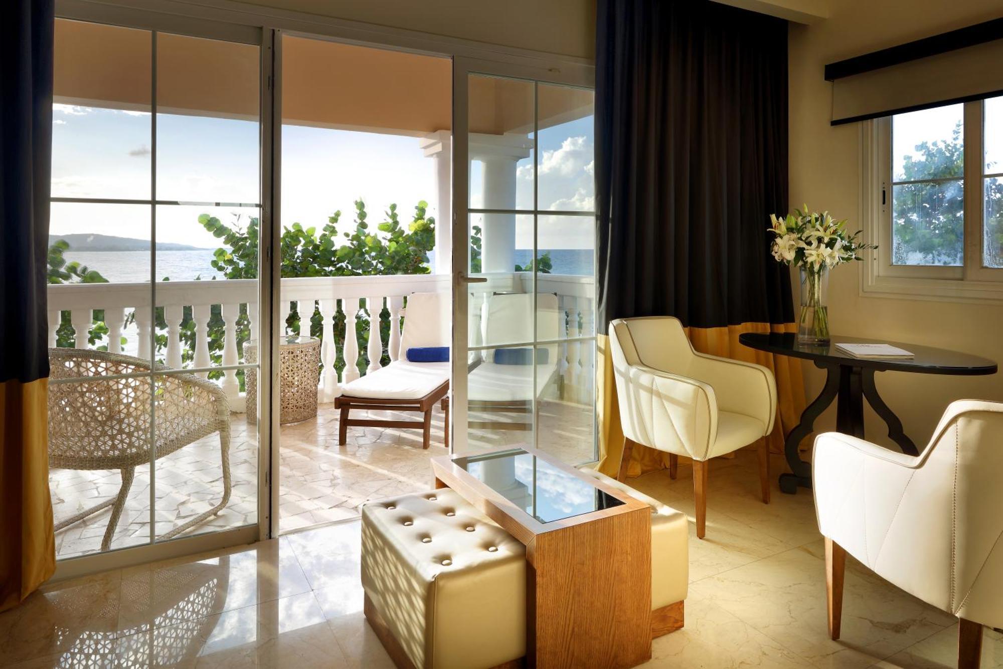 The Signature Level At Grand Palladium Lady Hamilton Resort & Spa Лусея Екстериор снимка