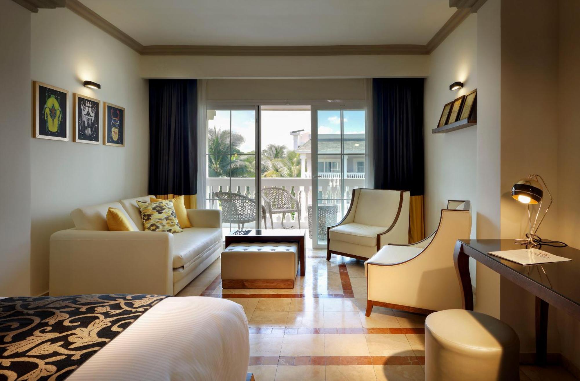 The Signature Level At Grand Palladium Lady Hamilton Resort & Spa Лусея Екстериор снимка