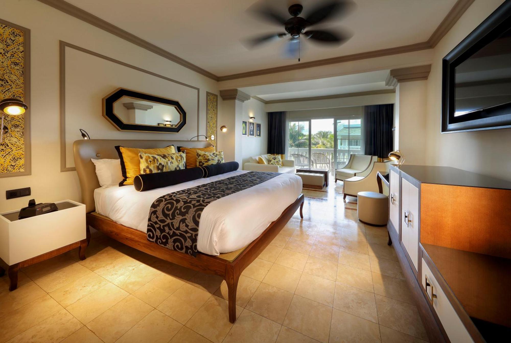 The Signature Level At Grand Palladium Lady Hamilton Resort & Spa Лусея Екстериор снимка